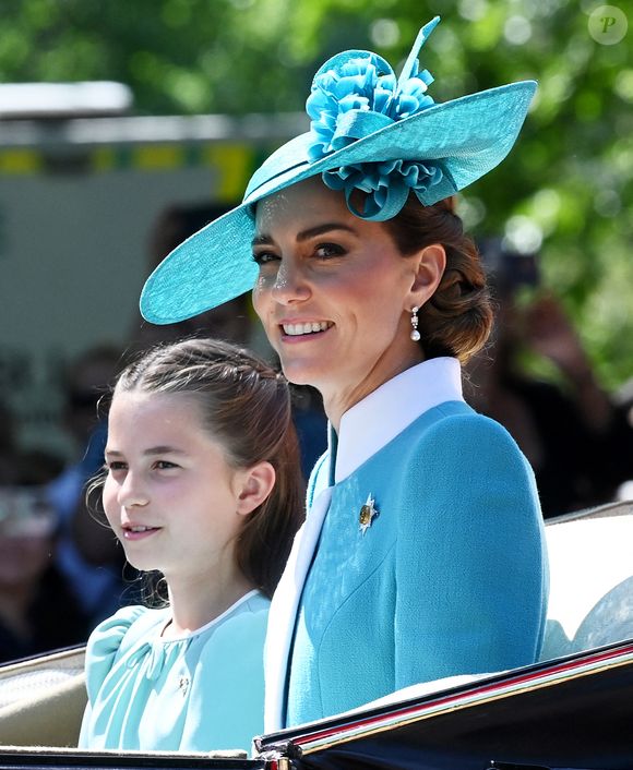 La princesse Charlotte de Galles, Catherine (Kate) Middleton, princesse de Galles, - Les membres de la famille royale britannique arrivent à Buckingham Palace pour la cérémonie Trooping the Colour à Londres, le 14 juin 2025. Affecté par le crash du Boeing 787 Dreamliner à Ahmedabad du 12 juin, le souverain et les officiels porteront un brassard noir en hommage aux plus de 270 victimes. Bon nombre d'elles étaient des ressortissants britanniques.
© Goff Inf / Bestimage