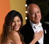 Selon "Top Closings", cette haie résidentielle serait "la plus haute de toute la zone". 

Lauren Sanchez et Jeff Bezos arrivent à la soirée des Oscars de Vanity Fair, au Wallis Annenberg Center for the Performing Arts.  03-03-2025 ... Los Angeles ... USA ... Doug Peters/Doug Peters/PA Photos/ABACA