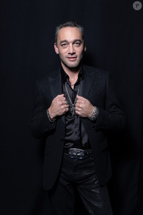 Exclusif - Jean-Baptiste Guégan en backstage de l'enregistrement de l'émission "La Boîte à secrets", présentée par F.Bollaert et diffusée le 16 janvier 2026 sur France 3, dans les studios du Lendit à Saint-Denis, France, le 16 décembre 2025. © Cyril Moreau/Bestimage