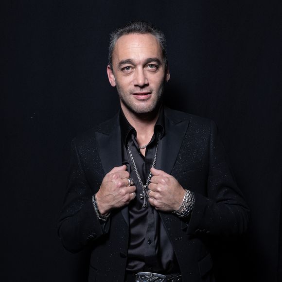 Exclusif - Jean-Baptiste Guégan en backstage de l'enregistrement de l'émission "La Boîte à secrets", présentée par F.Bollaert et diffusée le 16 janvier 2026 sur France 3, dans les studios du Lendit à Saint-Denis, France, le 16 décembre 2025. © Cyril Moreau/Bestimage