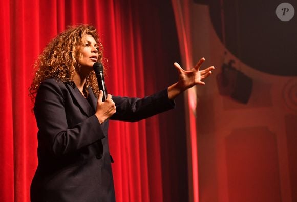 La comédienne belge a rencontre le succès avec ses spectacles sur scène

Nawell Madani lors de l'inauguration du théâtre du Palais des Glaces à Paris après des travaux de rénovation le 13 mars 2023.


© Veeren / Bestimage