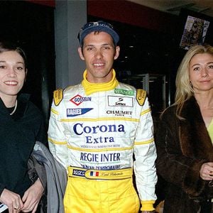 Née en 1974, Charlotte Joly est la fille d’Élodie Constantin, la première épouse de Jean-Paul Belmondo.

Charlotte Joly, Natti Belmondo, Paul Belmondo au Racing à Paris.

RINDOFF-BORDE / BESTIMAGE
