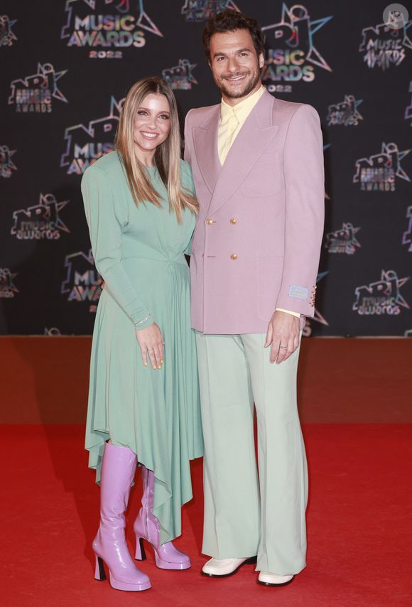 Amir Haddad et sa femme Lital au photocall de la 24ème édition des "NRJ Music Awards (NMA)" au Palais des Festivals à Cannes le 18 novembre 2022. © Christophe Aubert via Bestimage