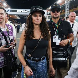 La femme de Javier Bardem a été aperçue en train de se promener sur le paddock

Penelope Cruz à Abu Dhabi, pendant le Grand Prix de Formule 1 au circuit Yas Marina le 8 décembre 2024 à Abu Dhabi. ( © Beata Zawrzel / Zuma Press / Bestimage