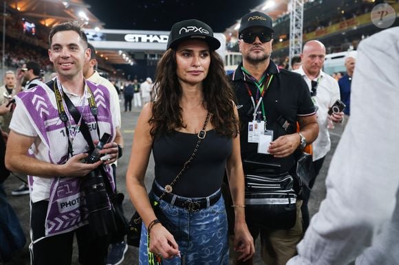 La femme de Javier Bardem a été aperçue en train de se promener sur le paddock

Penelope Cruz à Abu Dhabi, pendant le Grand Prix de Formule 1 au circuit Yas Marina le 8 décembre 2024 à Abu Dhabi. ( © Beata Zawrzel / Zuma Press / Bestimage