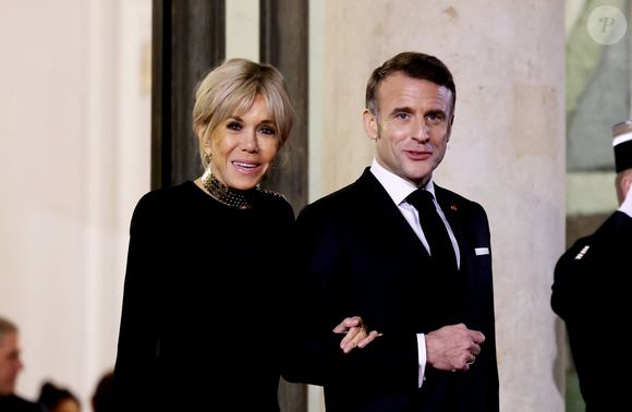 Brigitte et Emmanuel Macron - Dîner d'Etat en l'honneur de Bola Tinubu, Président de la République fédérale du Nigéria et de sa femme Oluremi Tinubu  au Palais de l'Elysée à Paris le 28 Novembre 2024. © Dominique Jacovides/Bestimage