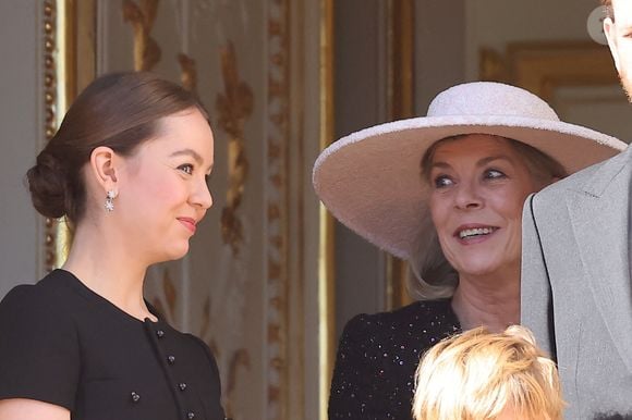 La princesse Alexandra de Hanovre, sa mère la princesse Caroline de Hanovre - La famille princière de Monaco au balcon du palais, à l'occasion de la Fête Nationale de Monaco. Le 19 novembre 2023 © Dominique Jacovides-Bruno Bebert / Bestimage