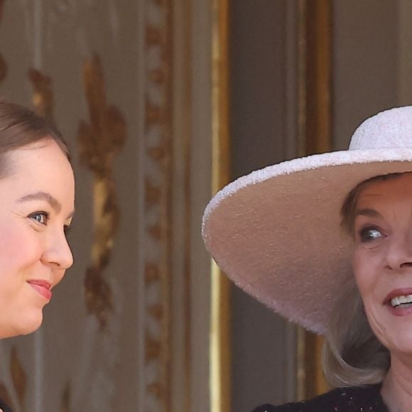 La princesse Alexandra de Hanovre, sa mère la princesse Caroline de Hanovre - La famille princière de Monaco au balcon du palais, à l'occasion de la Fête Nationale de Monaco. Le 19 novembre 2023 © Dominique Jacovides-Bruno Bebert / Bestimage
