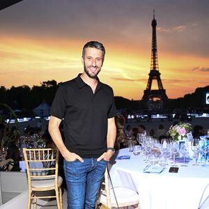 Tony Estanguet avait mis fin à son mariage avec Laëtitia, la mère de ses enfants, en 2020.

Tony Estanguet dans l'espace VIP, le Pavillon Eiffel, lors de la 12ème édition Longines Paris Eiffel Jumping au pied de la Tour Eiffel sur le Champ-de-Mars à Paris, France, le 19 juin 2026.

© Perusseau-Veeren/Bestimage