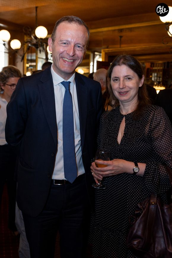 Exclusif - Thomas Gomart et Annick Steta - Le prix de la Revue des Deux Mondes est décerné cette année à A.Miranda pour son livre "Les Lumières sombres" paru aux éditions Gallimard. Il a été remis au lauréat le 2 juin 2026 par la directrice de "La Revue des Deux Mondes", A.Julia, et son propriétaire M.L.deLacharrière, lors d’une cérémonie au Bistrot de Paris, en présence d’une centaine d’invités. 
©Tiphaine Lebely / Bestimage