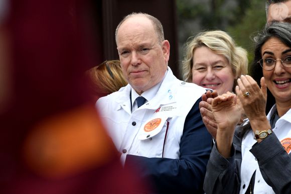 Le prince Albert II de Monaco a donné le départ de la 34eme édition du Rallye des Gazelles, depuis le chapiteau de Fonvieille à Monaco, en compagnie de Dominique Serra, la fondatrice et présidente du Rallye, de la marraine de coeur pour 2025, Luana Belmondo, Nadia Fettah Alaoui, la ministre de l'Economie et des Finances du Royaume du Maroc, du président du Conseil National Monégasque, Thomas Brezzo, et des personnalités du gouvernement, le 12 avril 2025© Bruno Bebert / Bestimage