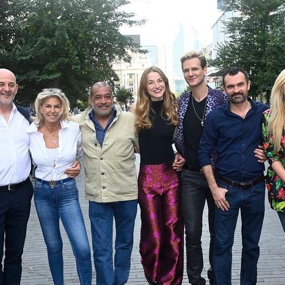 Vendredi 12 décembre 2025, un prime de Noël sera diffusé dès 21h10.

Caroline Margeridon est à Bruxelles avec les acheteurs (Stéphane Vanhandenhoven, Aurore Morisse, Bernard Dumeige, Alexandra Morel, Glorian Kabongo, François-Xavier Renou, François Cases Bardina, Gérald Watelet (animateur) et Jérôme Duvillard (commissaire-priseur)) de l'émission belge "Affaire conclue" pour une vente aux enchères d'objets donnés à "Viva for Life" en Belgique.
Photonews / Bestimage