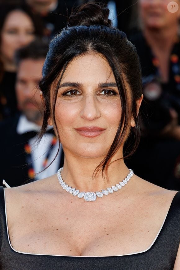 Un beau geste d'amitié !

Géraldine Nakache (Montre Audemars Piguet) - Montée des marches du film " Karma " lors du 79ème Festival International du Film de Cannes, le 15 mai 2026. © Jacovides-Moreau / Bestimage