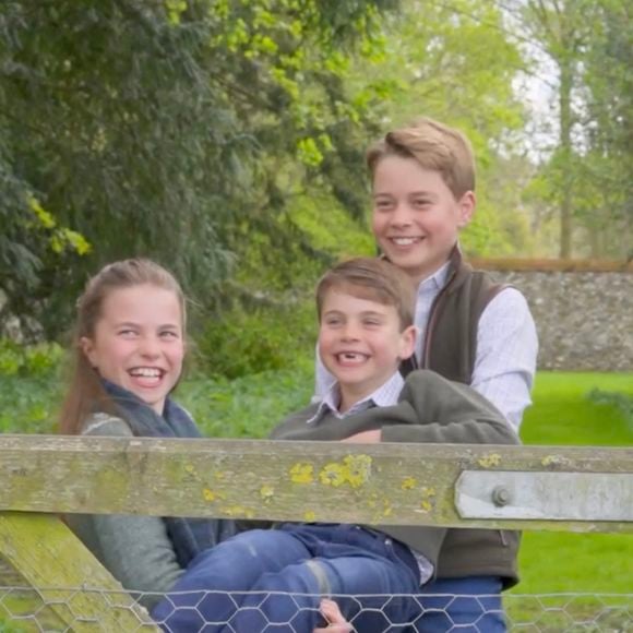 Le prince George de Grande-Bretagne célèbre son 12e anniversaire avec un grand sourire, rejoint par ses frères et sœurs, la princesse Charlotte, 10 ans, et le prince Louis, sept ans, dans une vidéo des coulisses d'une séance photo.
Photo fournie par la JLPPA Prince et Princess of Wales