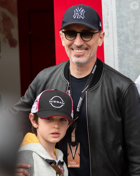 L'acteur français Gad Elmaleh et son fils Raphael Elmaleh assistent au championnat du monde de Formule E 2023 de la Fia ABB à Monaco le 06 juin 2023. Photo by Laurent Coust/ABACAPRESS.COM