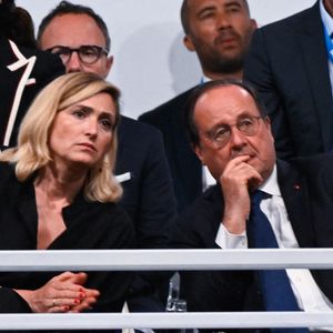 Cérémonie d'ouverture des Jeux Olympiques (JO) de Paris 2024 le 26 juillet 2024 - Francois Hollande et Julie Gayet. Photo by federico pestellini / DPPI / Panoramic ) -