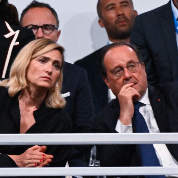Cérémonie d'ouverture des Jeux Olympiques (JO) de Paris 2024 le 26 juillet 2024 - Francois Hollande et Julie Gayet. Photo by federico pestellini / DPPI / Panoramic ) -