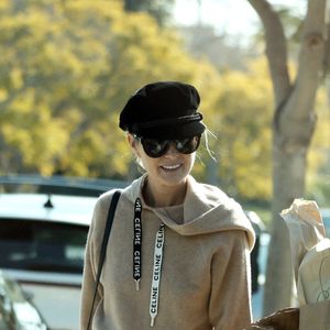 Exclusif - Laeticia Hallyday fait un tour du marché avec des amies et remplit son chariot de course à Los Angeles le 22 janvier 2023. Photo par Agence / Bestimage
