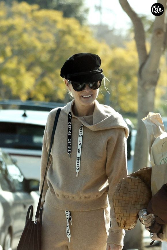 Exclusif - Laeticia Hallyday fait un tour du marché avec des amies et remplit son chariot de course à Los Angeles le 22 janvier 2023. Photo par Agence / Bestimage
