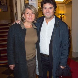 "Camille voyait que je tournait en rond comme un lion en cage entre deux tournages et m’a rappelé que j’avais un sacré bagage niveau diplômes"

Bruno Madinier et son épouse Camille à la générale de Tout à refaire au théâtre de la Madeleine © Photo by Nasser Berzane/ABACAPRESS.COM