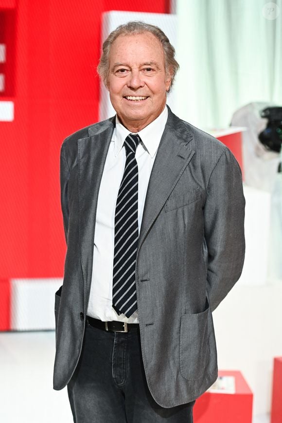 Il lui rend hommage en photos

Exclusif - Michel Leeb - Enregistrement de l'émission "Vivement Dimanche" au Studio Gabriel à Paris, présentée par M.Drucker et diffusée le 5 octobre sur France 3
© Guillaume Gaffiot / Bestimage