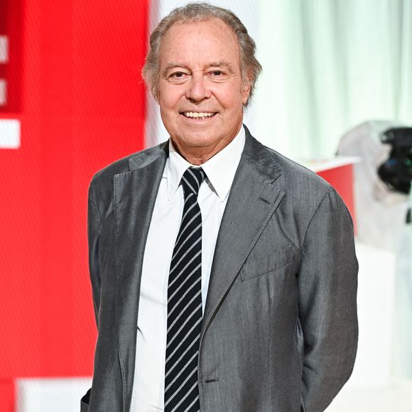 Il lui rend hommage en photos

Exclusif - Michel Leeb - Enregistrement de l'émission "Vivement Dimanche" au Studio Gabriel à Paris, présentée par M.Drucker et diffusée le 5 octobre sur France 3
© Guillaume Gaffiot / Bestimage