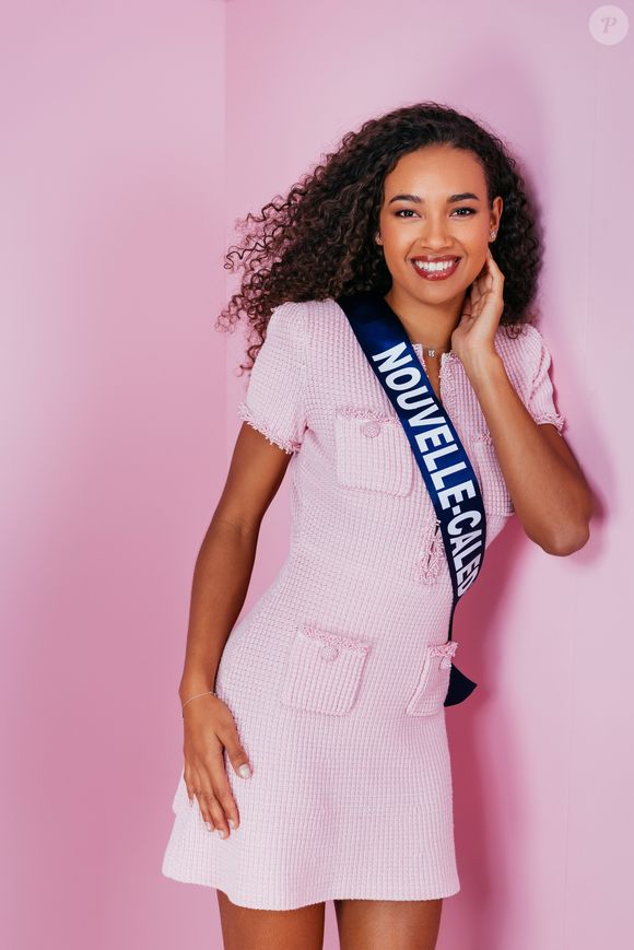 Miss Nouvelle-Calédonie, Juliette Collet - Portrait officiel des 30 candidates au concours Miss France 2026. SIPA / Benjamin Decoin via Bestimage