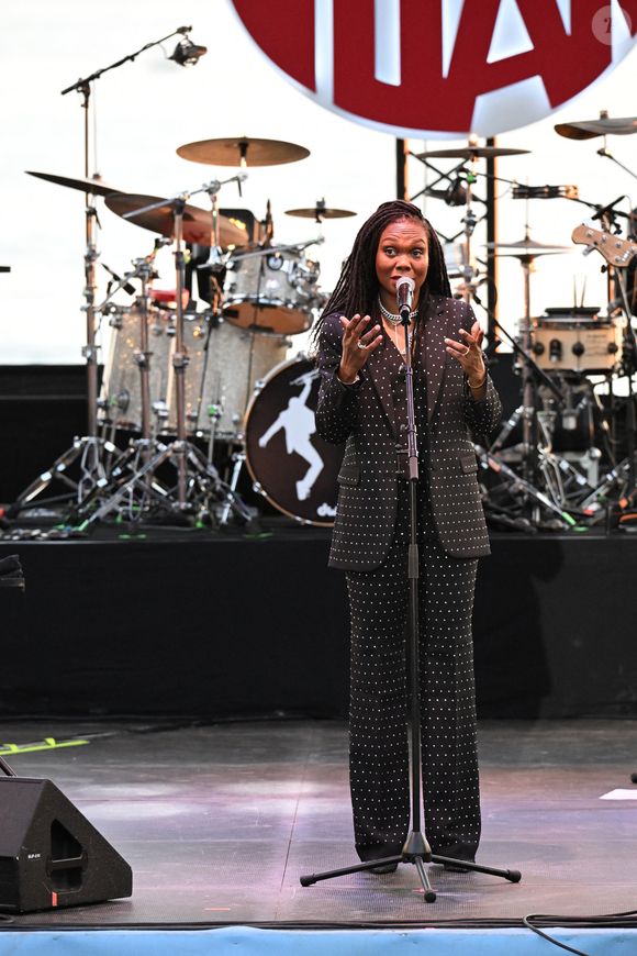 Kareen Guiock Thuram en concert sur la scène de la Pinède Gould dans le cadre de 64ème édition du Jazz à Juan les Pins le 17 juillet 2025. © Lionel urman/Bestimage