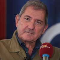 Yves Calvi de retour à l’antenne après avoir été évincé de BFM TV et RTL ? Le journaliste enfin fixé sur sa rentrée