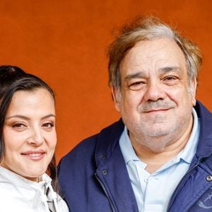 Camille Lellouche et Didier Bourdon au photocall du village lors des Internationaux de France de Tennis de Roland Garros 2026, à Paris, France, le 4 juin 2026. © Jacovides-Moreau/Bestimage