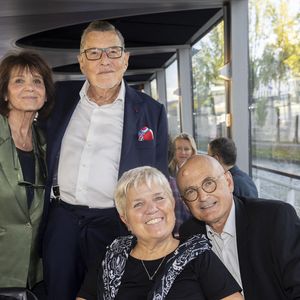 Exclusif - Stéphanie Fugain, Jean-Claude Camus, Mimie Mathy et son mari Benoist Gérard - Anniversaire pour ses 85 ans  de Jean-Claude Camus avec ses proches et sa famille sur la péniche "Bel Ami" à Paris. Le 29 octobre 2023
© Cyril Moreau / Bestimage