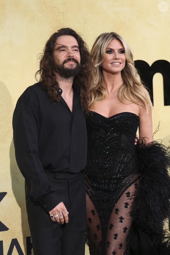 Tom Kaulitz et sa compagne Heidi Klum au photocall du gala AmFar 2025 by Chopard à l'Hôtel du Cap-Eden-Roc à Antibes le 22 mai 2025.

© Moreau / Jacovides / Bestimage