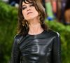 Son exposition intitulée 5bis se tiendra aux Rencontres d’Arles à partir du 6 juillet prochain au cloître Saint-Trophime. 

Charlotte Gainsbourg

Met Gala 2026, Costume Art, Arrivées, The Metropolitan Museum of Art, New York, USA - 04 mai 2026 

Photo de Stephen Lovekin/Shutterstock