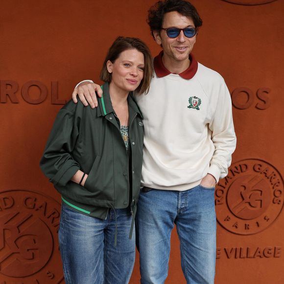 Lors d'un entretien accordé au magazine "Madame Figaro"

Mélanie Thierry et son compagnon le chanteur Raphaël au village lors des Internationaux de France de Tennis de Roland Garros 2025, à Paris, France, le 4 Juin 2025. © Jacovides-Moreau/Bestimage