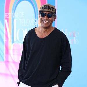 Désormais pleinement remis, l'artiste s'apprête à vivre un grand moment de célébration.

Yannick Noah au photocall du téléfilm "Mort sur terre battue" lors du 64ème Festival de télévision de Monte-Carlo, le 17 juin 2025. 

© Denis Guignebourg / Bestimage