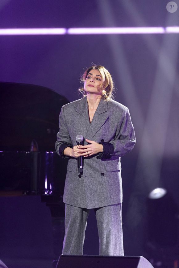 Exclusif - Julie Zenatti sur la scène du concert solidaire pour les enfants de la guerre "Ensemble à l'Olympia" à Paris présenté par EliseCare le 10 février 2025.

© Jack Tribeca / Pierre Perusseau / Bestimage