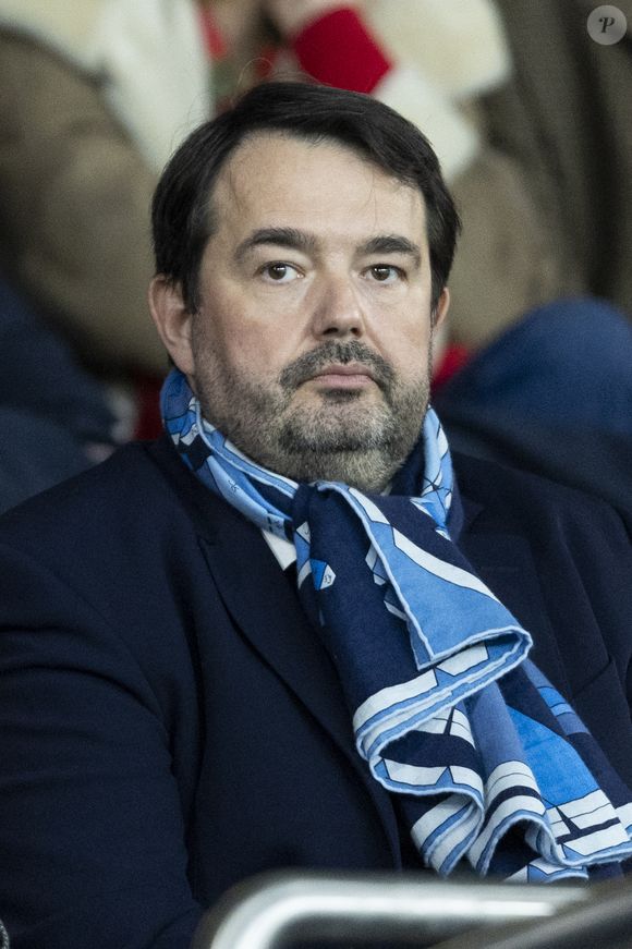 Côté ingrédients, il vous faudra du chocolat en morceaux, un café expresso, du beurre, de la poudre de cacao, des jaunes d’oeufs, des blancs d’oeufs et du sucre. 

Jean-François Piège - People dans les tribunes du quart de finale de la coupe de France de football entre le Paris Saint-Germain et l'OGC Nice (3-1) au Parc des Princes à Paris le 13 mars 2024. © Cyril Moreau/Bestimage