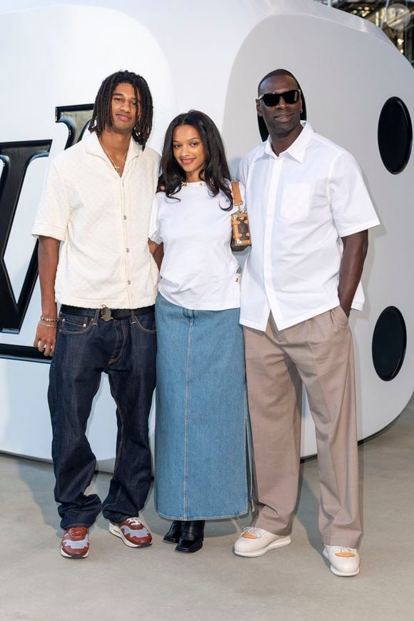 Il y réside à l'année avec son épouse Hélène et leurs cinq enfants.

Tidiane Sy, Omar Sy, Selly Sy - Photocall du Défilé de mode Louis Vuitton Homme, Collection Printemps-Été 2026 dans le cadre de la Fashion Week de Paris, France, le 24 juin 2025.
 
© Olivier Borde / Bestimage