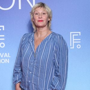Elle rappelle que les représentations de l’autisme restent majoritairement masculines, alors que les femmes sont également concernées.

Maitena Biraben lors du photocall de 'Merteuil' lors du Festival de la Fiction de la Rochelle le 18 Septembre 2025.

© Denis Guignebourg/Bestimage