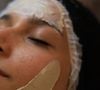 Une exfoliation hebdomadaire ciblée permet de révéler un bronzage lumineux et uniforme. Veillez toutefois à choisir un soin adapté à votre type de peau.