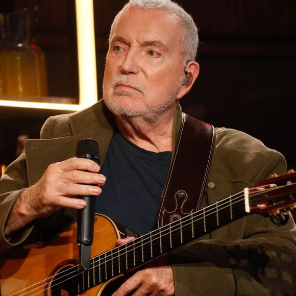 Exclusif - Bernard Lavilliers lors de l'enregistrement de l'émission "Laurent Gerra, l'anniversaire événement" présentée par S.Bern et qui sera diffusée le 7 juin 2025 sur France 2, au théâtre Marigny, à Paris, France, le 28 avril 2025. © Clovis-Moreau/Bestimage