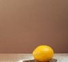 L'association du citron et du bicarbonate de soude crée notamment une réaction chimique naturelle redoutable sur ce type de surfaces.

Comment retirer des traces sur les parois de la douche ?