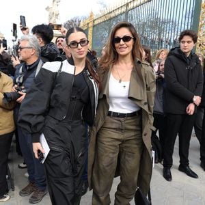 Shana Leelee Chasman et Nadia Farès aux arrivées au défilé Christian Dior Mode Féminine Prêt-À-Porter Automne/Hiver 2025-2026 lors de la Fashion Week de Paris (PFW), à Paris, France, le 4 mars 2025. © Denis Guignebourg/Bestimage