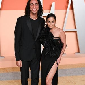 L'actrice de High School Musical est de nouveau enceinte
Cole Tucker et Vanessa Hudgens arrivent à la soirée des Oscars Vanity Fair, au Wallis Annenberg Center for the Performing Arts le 2 mars 2025 Crédit : Doug Peters/EMPICS
