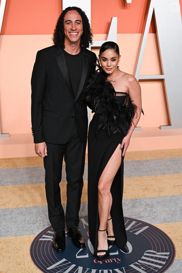 L'actrice de High School Musical est de nouveau enceinte

Cole Tucker et Vanessa Hudgens arrivent à la soirée des Oscars Vanity Fair, au Wallis Annenberg Center for the Performing Arts le 2 mars 2025 Crédit : Doug Peters/EMPICS