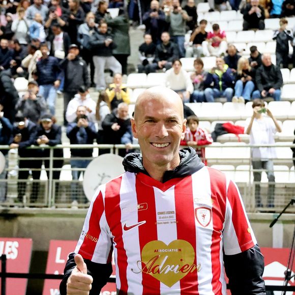 Zinedine Zidane durant la première édition du " match des légendes " opposant l'équipe des Légendes, les anciens de Cannes, à l'équipe des Etoiles avec pour capitaine Didier Deschamps, au stade Pierre de Coubertin à Cannes, le 30 octobre 2025. © Dominique Jacovides / Bruno Bebert / Bestimage