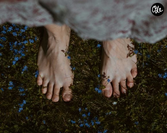 Enlever ses chaussures peut progressivement devenir associé à la détente et au confort.

Photo prise par Merri J / Unsplash