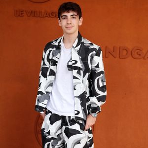 Le jeune homme s'apprête à sortir un nouveau single

Leon Bruel au village lors des Internationaux de France de Tennis de Roland Garros 2025, à Paris, France. © Jacovides-Moreau/Bestimage