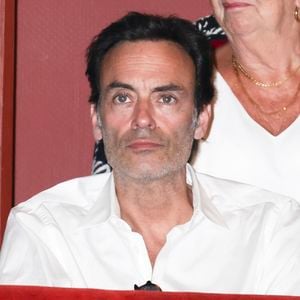 Un bel hommage à son défunt père, à ce lieu qu'il aime tant et au temps qui passe... 

Exclusif - Anthony Delon -  Concerto pour la paix de Omar Harfouch au théâtre de Béziers le 8 mai 2025. © Jack Tribeca / Bestimage