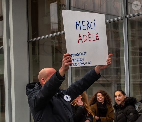 Vidéos - Appel à un rassemblement de soutien à Adèle Haenel par des associations féministes devant le tribunal de Paris le 9 décembre 2024.Cinq ans après des révélations qui avaient ouvert la voie au